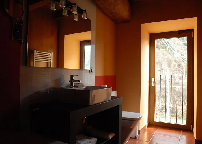 Hotel Masia D'en Valenti 2*